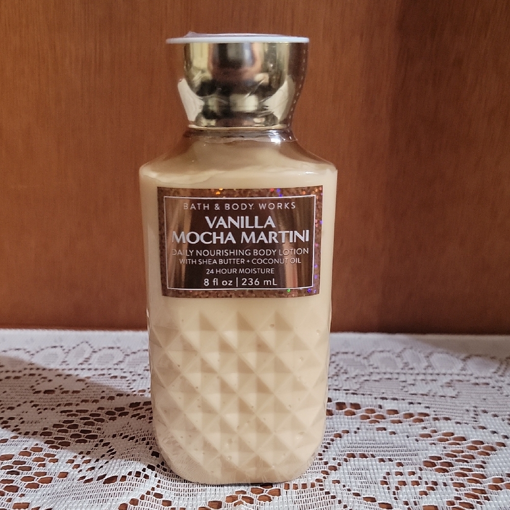 Bath & Body Works Vanilla Mocha Martini Lotion - Cream & Gold Factory Sealed
